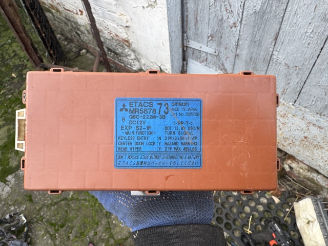 Блок комфорту MR587873 MITSUBISHI