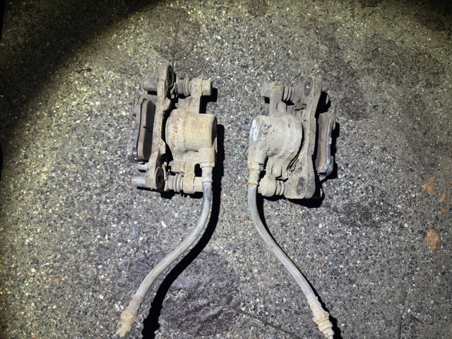Задній гальмівний супорт лівий MR955065 MITSUBISHI
