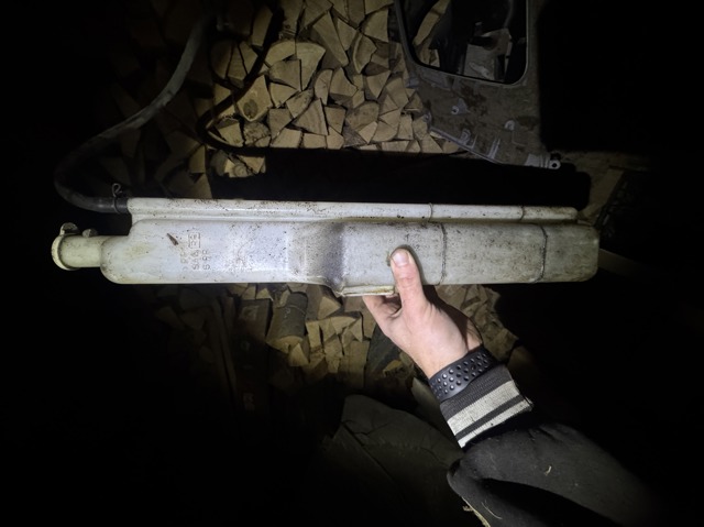 Водяний бачок системи охолодження MR968146 MITSUBISHI