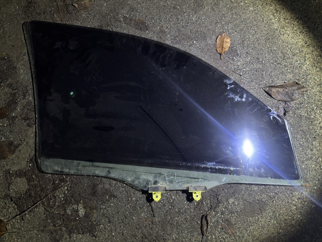 Скло передніх дверей, лівою MR978105 MITSUBISHI