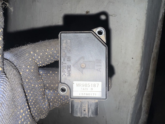 Повітромір MR985187 MITSUBISHI