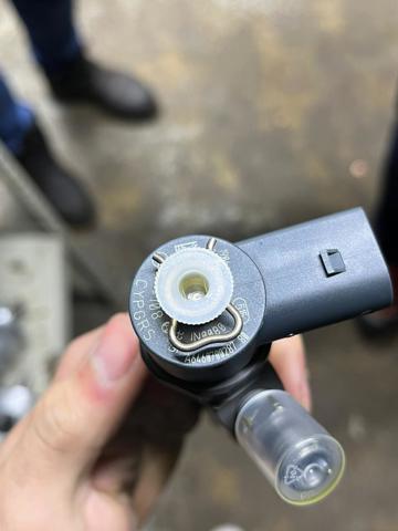 Форсунка дизельна в зборі, розпилювач + тримач 0445110140 BOSCH