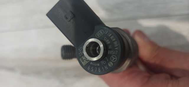 Форсунка дизельна в зборі, розпилювач + тримач 0445110167 BOSCH