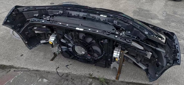 Радіатор охолодження 17115A187E4 BMW