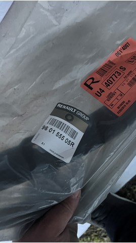 Накладка на передній бампер 960155505R RENAULT