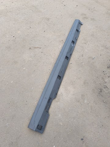 Накладка зовнішня (молдинг) порога, правий 3C8853856B VAG