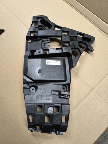 Кронштейн бампера заднього, правий 51127420654 BMW