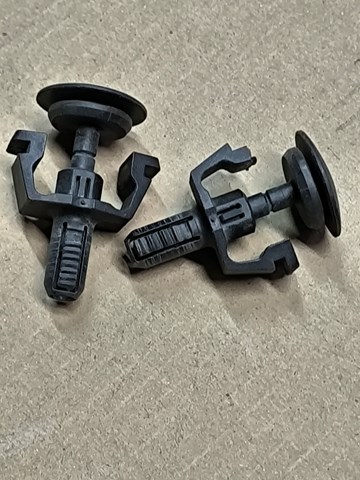 Подушка радіатора охолодження, верхня A0009912195 MERCEDES
