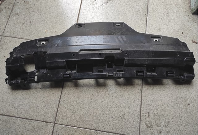 Кронштейн бампера заднього, центральний 51127256921 BMW