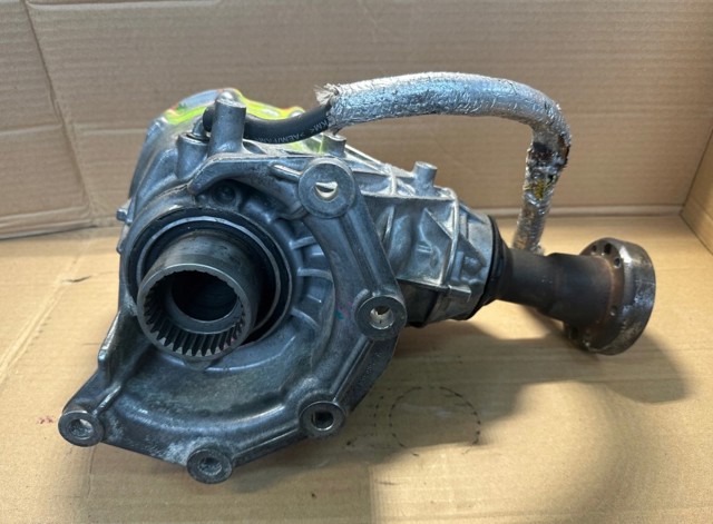 Коробка роздавальна в зборі 7L486G7QYD FORD