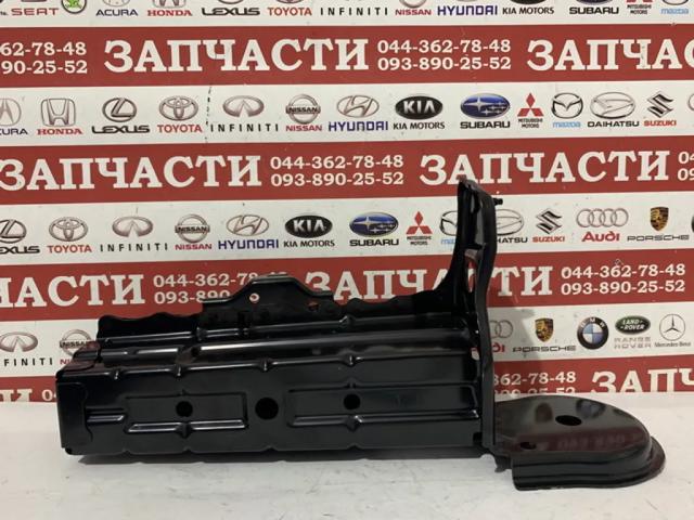 Кронштейн передньої балки 5210333010 TOYOTA