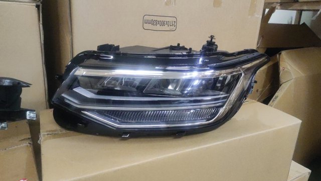 Фара дальнього світла в зборі 5NL941035A VAG