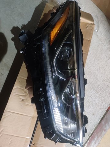 Блок фара ліва 811500E530 TOYOTA