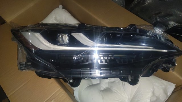 Основна фара в зборі ліва 8115048J30 TOYOTA