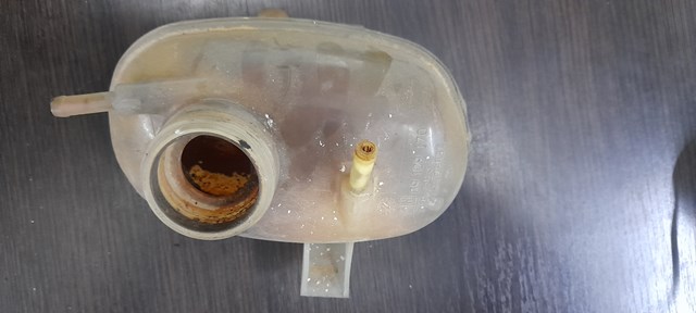 Бачок для води 09129170 GM