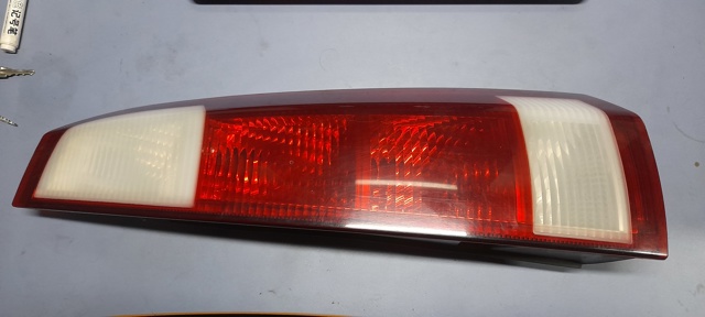 Задній правий стоп 13203392 OPEL