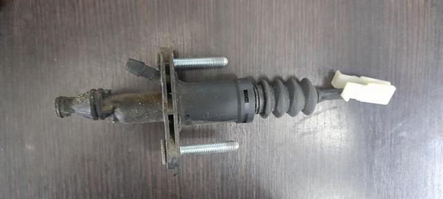 Циліндр зчеплення 24412670 GM