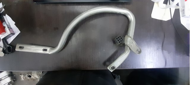 Шарнір кришки багажника 90463713 GM