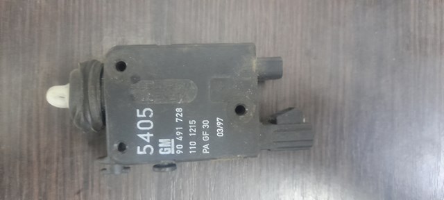 Актуатор замка багажника (задніх дверей) 90491728 GM