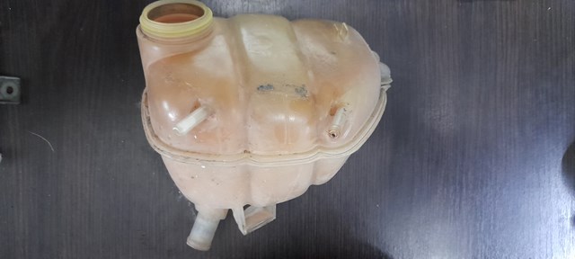 Бачок системи охолодження двигуна розширювальний 90499809 GM