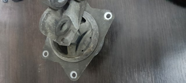 Ліва опора двигуна 9156924 OPEL