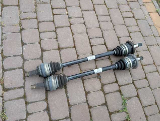 Піввісь задня, права 33207598038 BMW