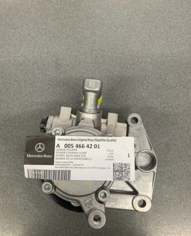 Насос рульового механізму A0054664201 MERCEDES