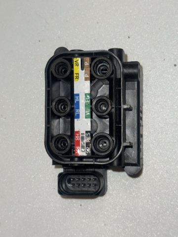 Блок клапанів гідравлічної підвіски AБС (ABS) A0993200258 MERCEDES
