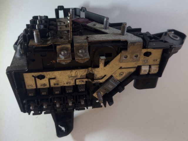 Коробка запобіжників A2135400750 MERCEDES