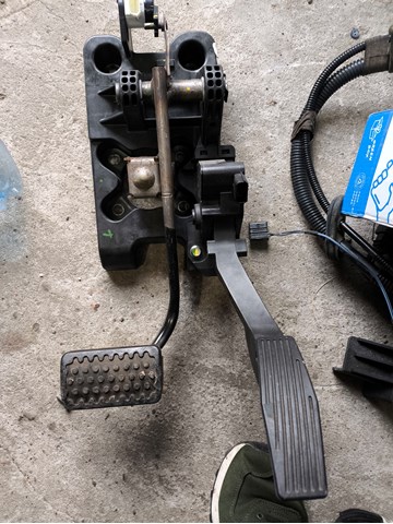 Підаль газу 42757539 GM