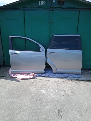 Пасажирські передні двері 68067470AF CHRYSLER