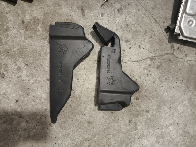 Завіса капота права 68242142AA CHRYSLER