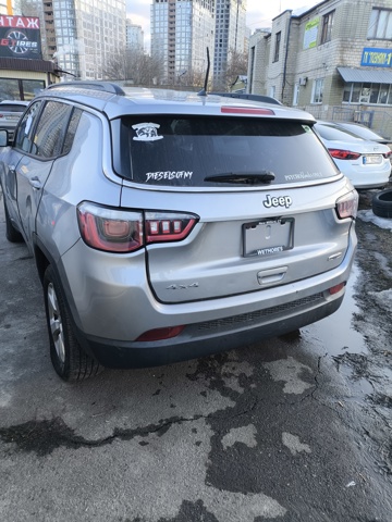 П'яті двері 68242348AA CHRYSLER