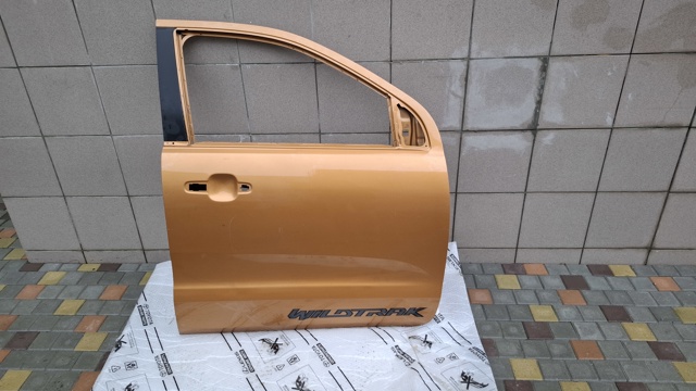 Пасажирські передні двері 1892627 FORD