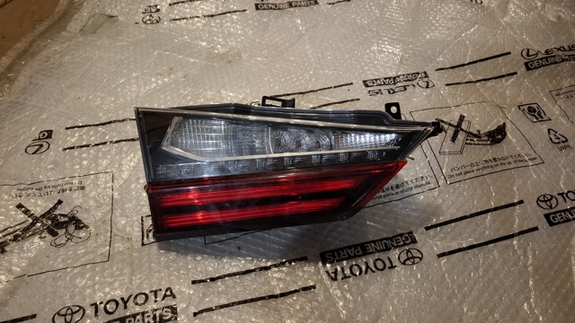 Задня ліва внутрішня фара 8159148201 TOYOTA