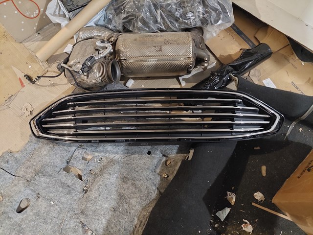 Решітка радіатора HS7Z8200AA FORD