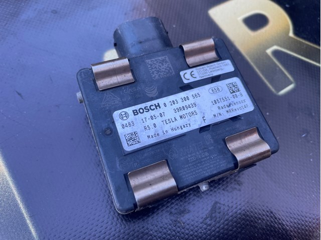 Радарний датчик дистанції 105755100B TESLA