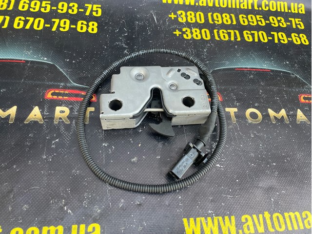 Запор капота (замок і привід замка капота) 11B823509A VAG