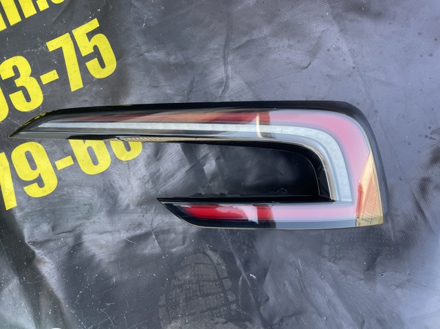 Задні ліхтарі 169150000F Tesla Model