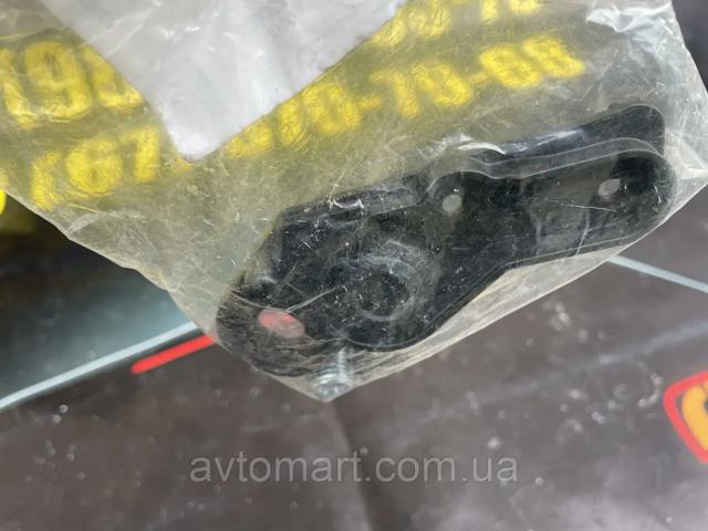 Кронштейн-адаптер кріплення фари передньої, правої 8119312250 TOYOTA