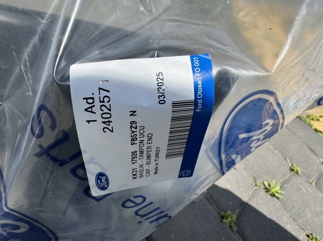 Ікло заднього бампера праве 2402571 FORD