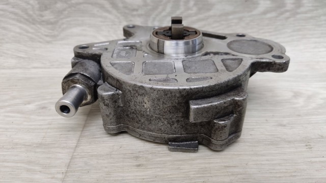 Насос вакуумний 03L145100F VAG