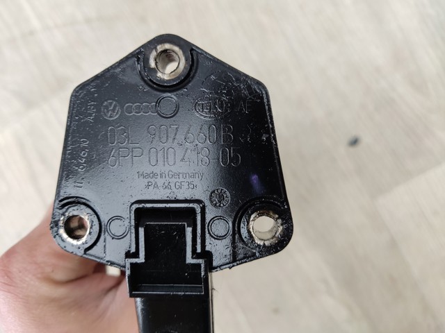 Датчик рівня масла двигуна 03L907660B VAG