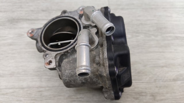 Заслінка повітряна 04L128059AA VAG