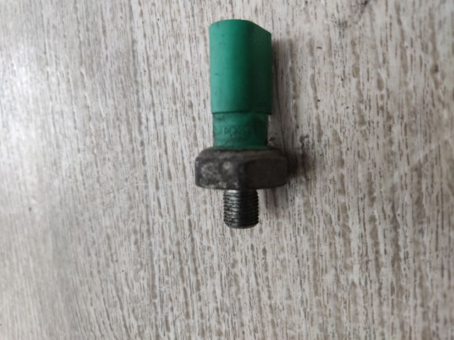 Датчик тиску масла 04L919081 VAG