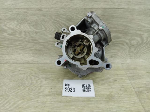Насос вакуумний 06K145100BB VAG