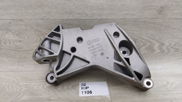 Кронштейн подушки (опори) двигуна, правої 06K199207A VAG
