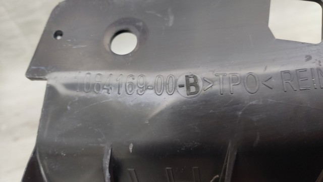 Лівий кронштейн переднього бампера 108416900B TESLA