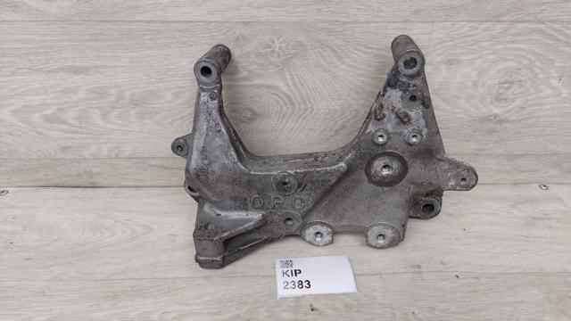Кронштейн подушки (опори) двигуна, правої 112314BA0B NISSAN