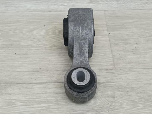 Подушка (опора) двигуна, права верхня 113504BA0A NISSAN